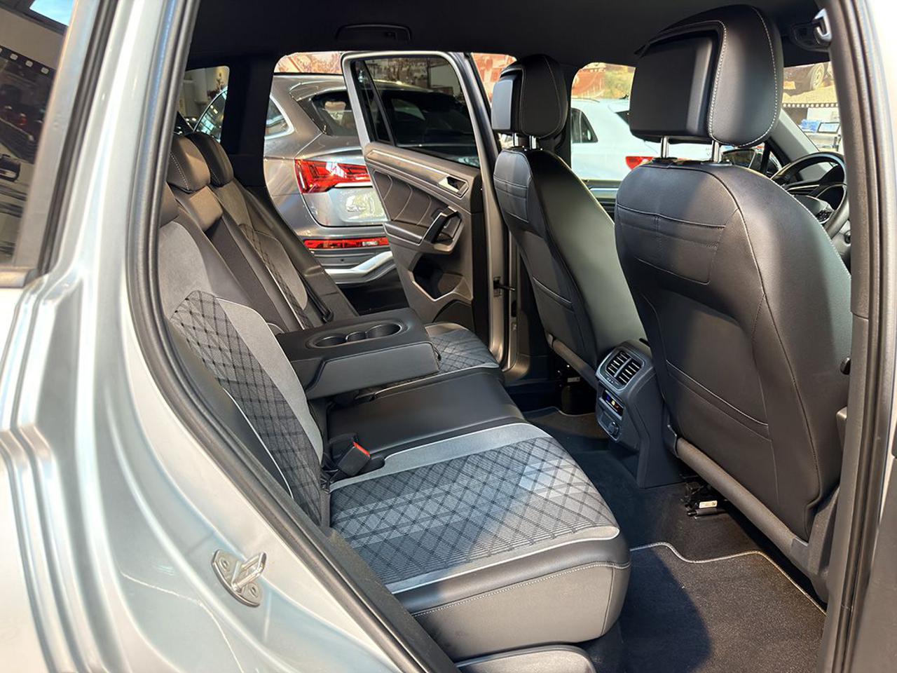VOLKSWAGEN Tiguan 2.0 TDI 150cv SCR DSG R-Line - 19