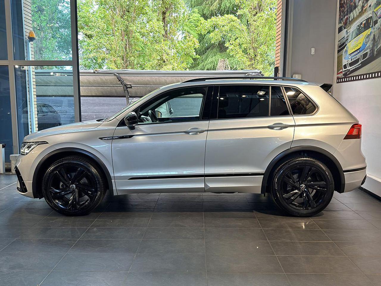 VOLKSWAGEN Tiguan 2.0 TDI 150cv SCR DSG R-Line - 3