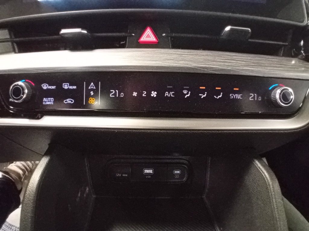 Clicca per ingrandire Sportage - 1.6 CRDi MHEV DCT Business