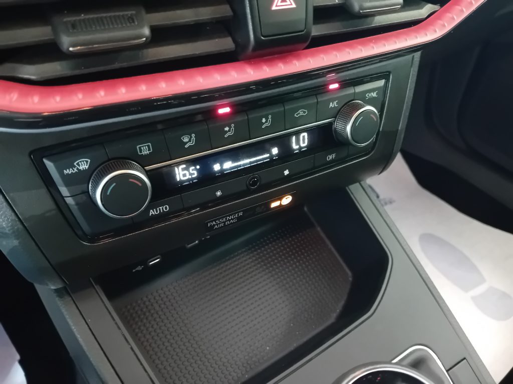 Clicca per ingrandire Ibiza - 1.0 EcoTSI 95 CV 5 porte FR OFFERTA PROMO!!!