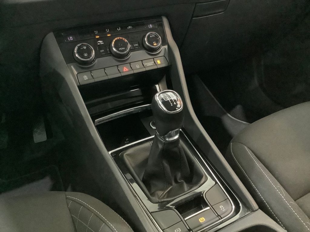 SKODA Karoq 2.0 TDI SCR 115 CV Executive - 8