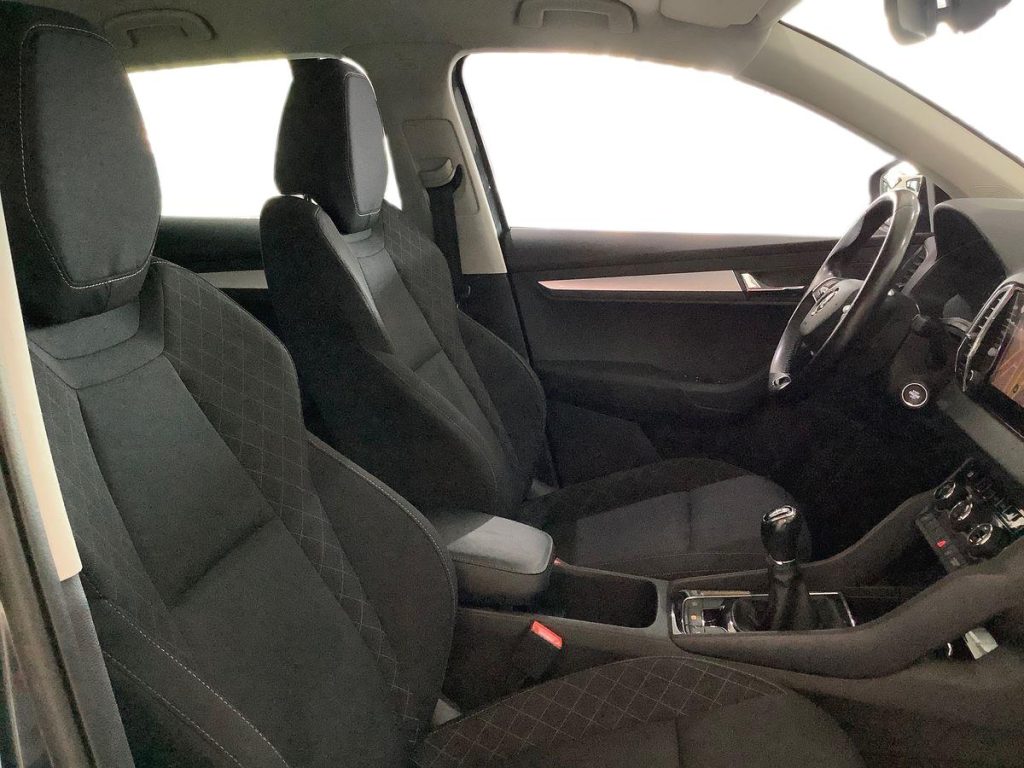 SKODA Karoq 2.0 TDI SCR 115 CV Executive - 10