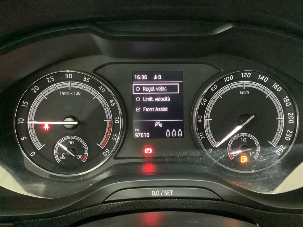 SKODA Karoq 2.0 TDI SCR 115 CV Executive - 15