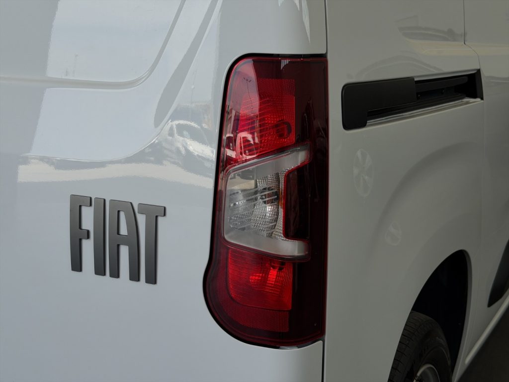 FIAT Doblo 1.5D 100CV - 17
