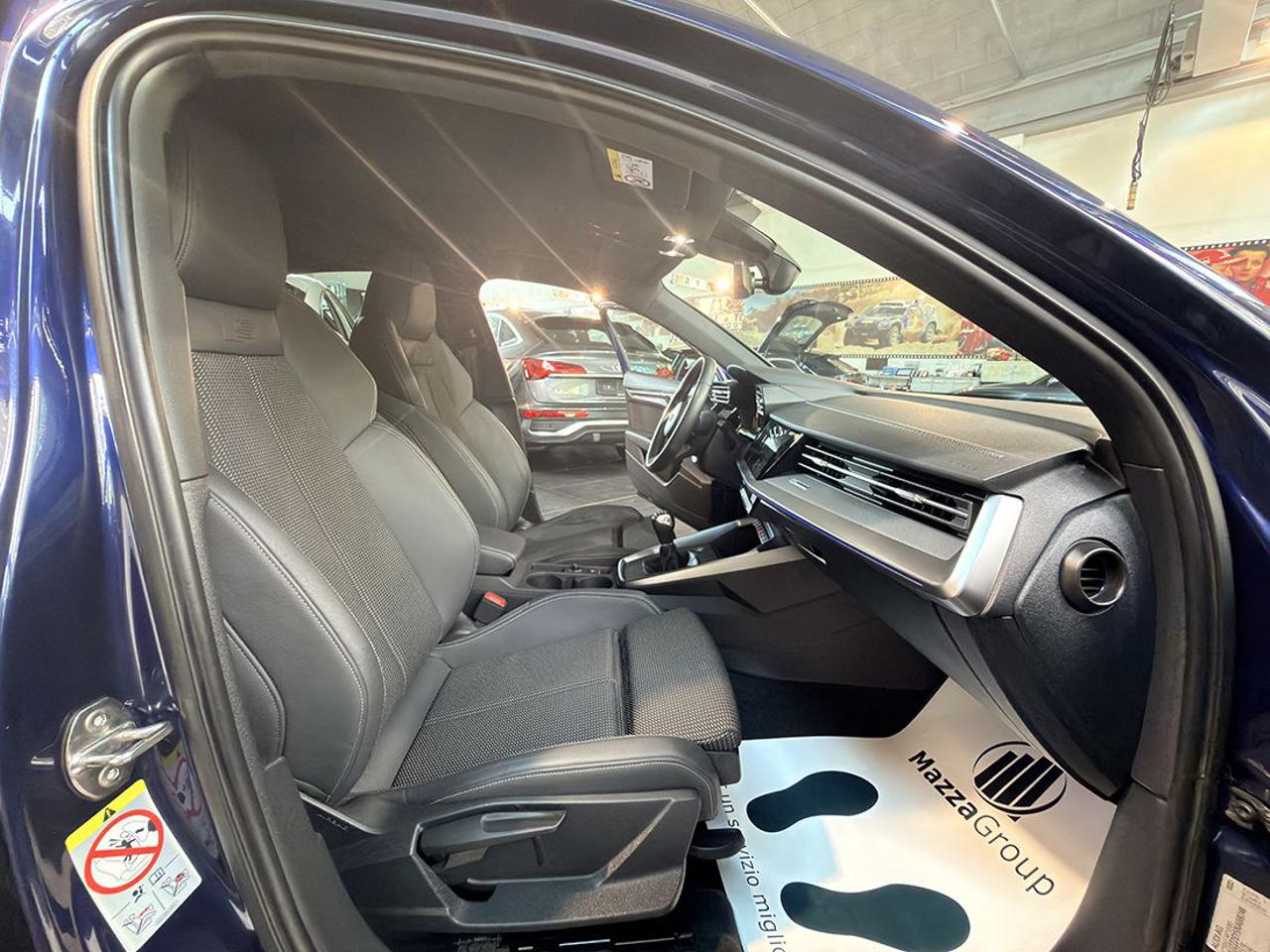 AUDI A3 35 TFSI Sedan S-Line - 38