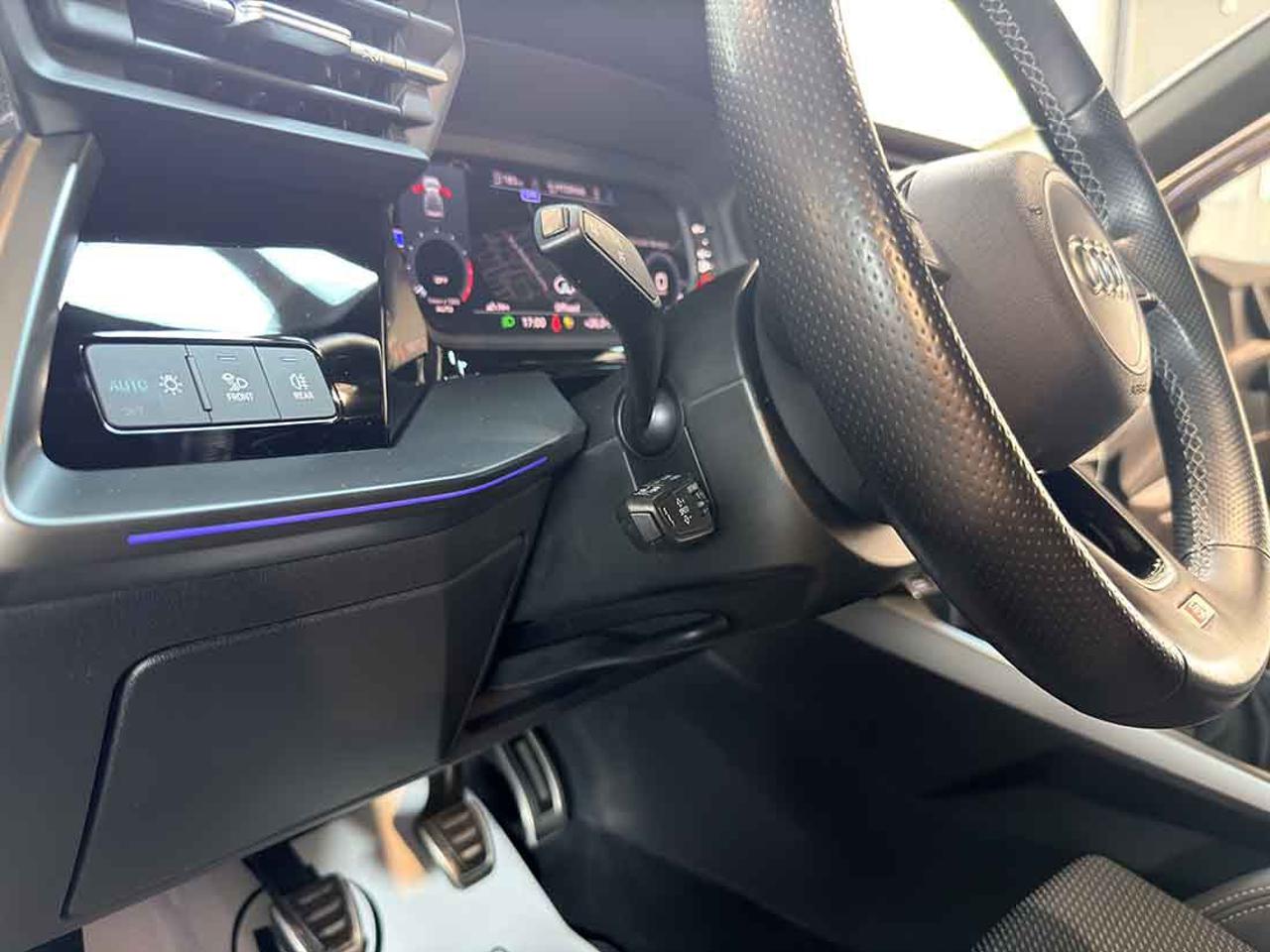 AUDI A3 35 TFSI Sedan S-Line - 32
