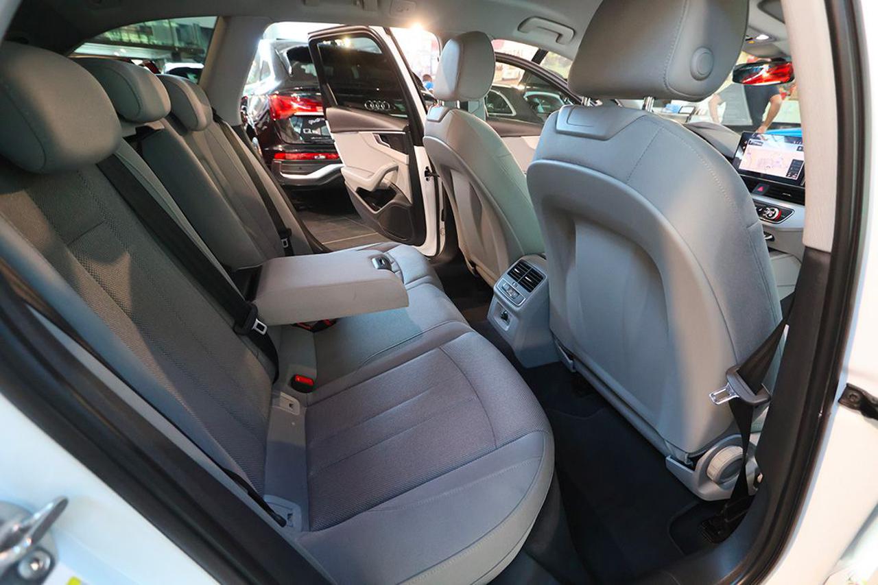 AUDI A4 35 TDI Avant S-Tronic Business Advanced - 19