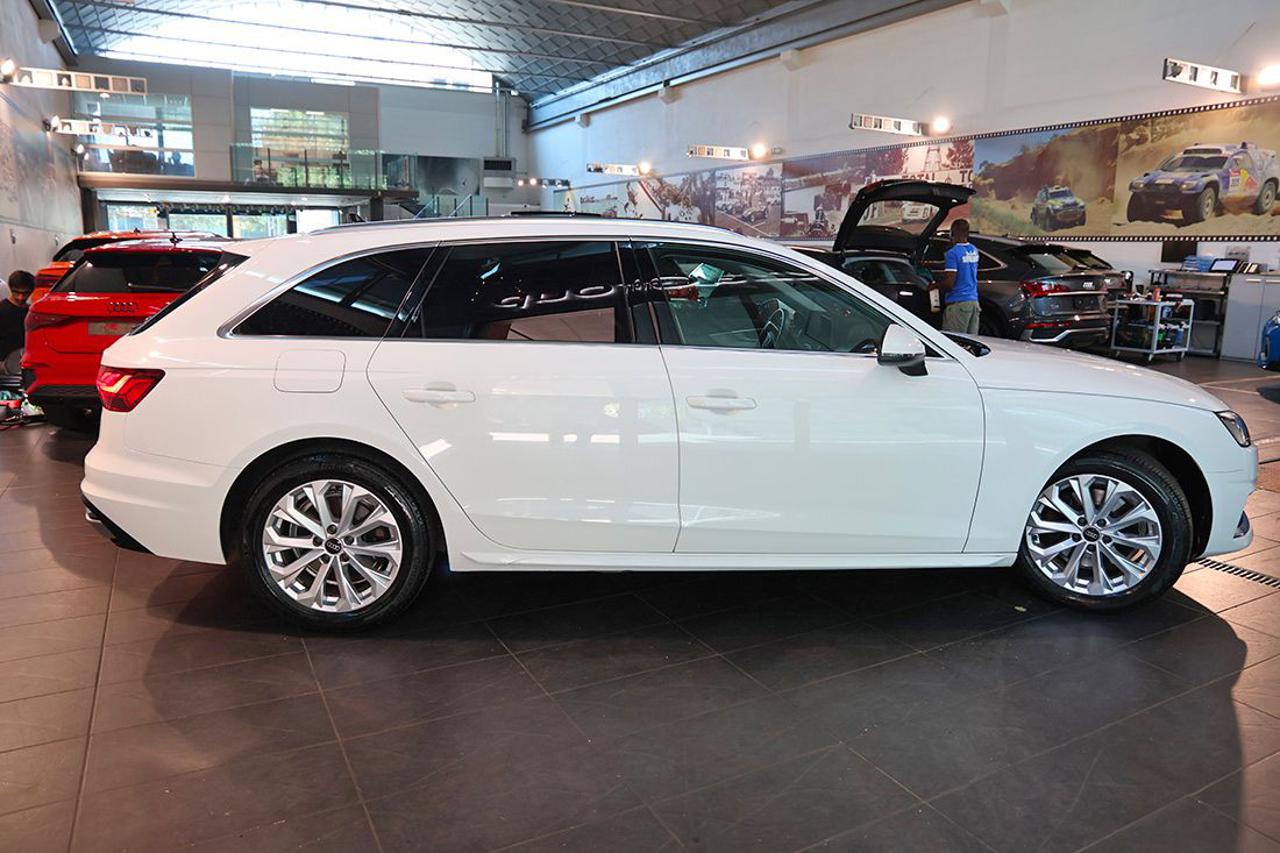 AUDI A4 35 TDI Avant S-Tronic Business Advanced - 10