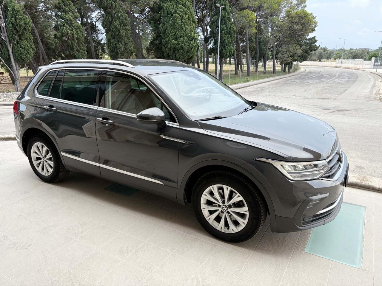 VOLKSWAGEN Tiguan 2.0 TDI 150 CV SCR DSG Life - 3