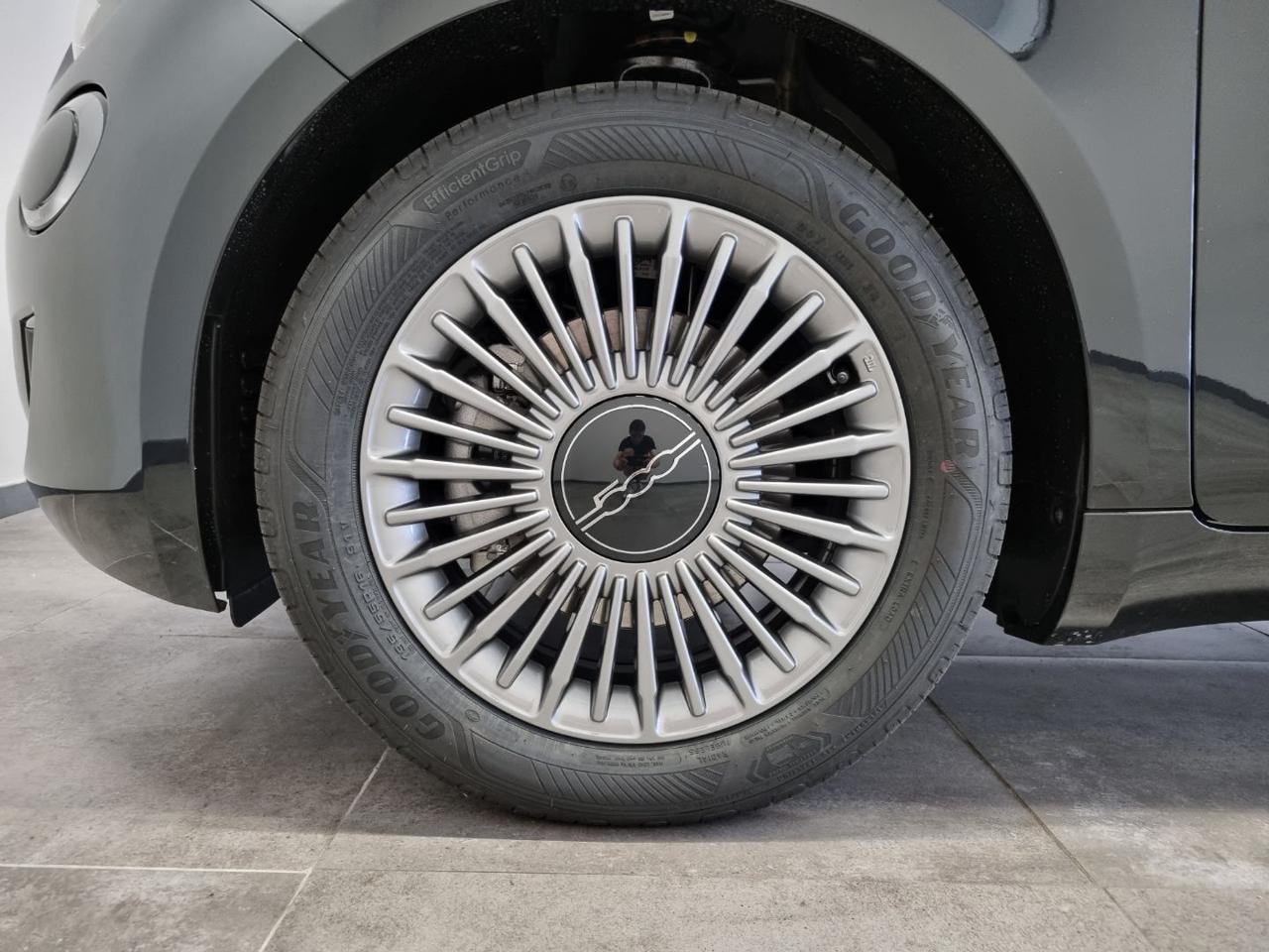 FIAT 500 Berlina Hybrid Icon - 12