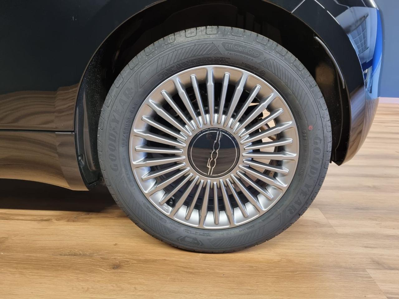 FIAT 500 Berlina Hybrid Icon - 15