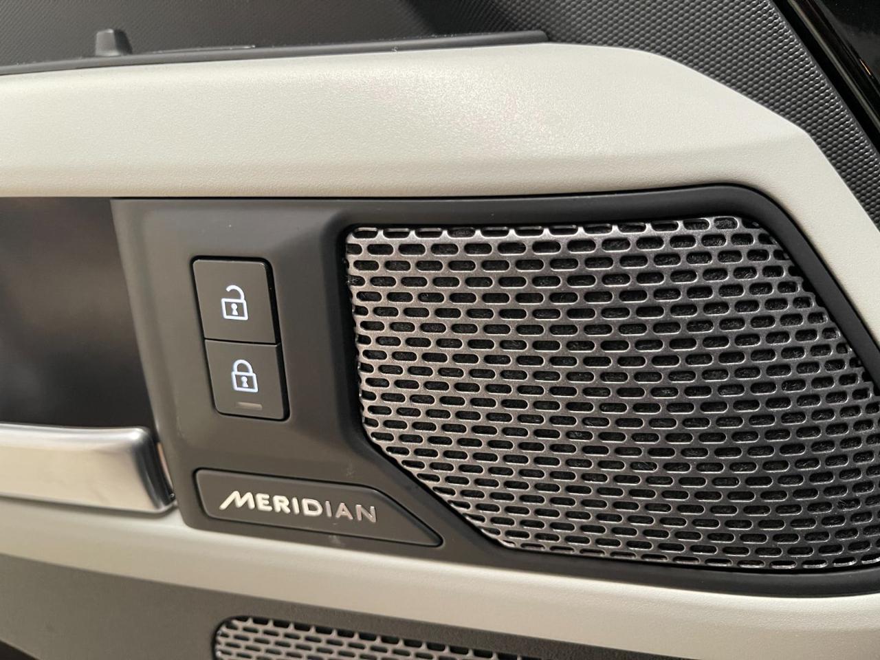 Defender 25