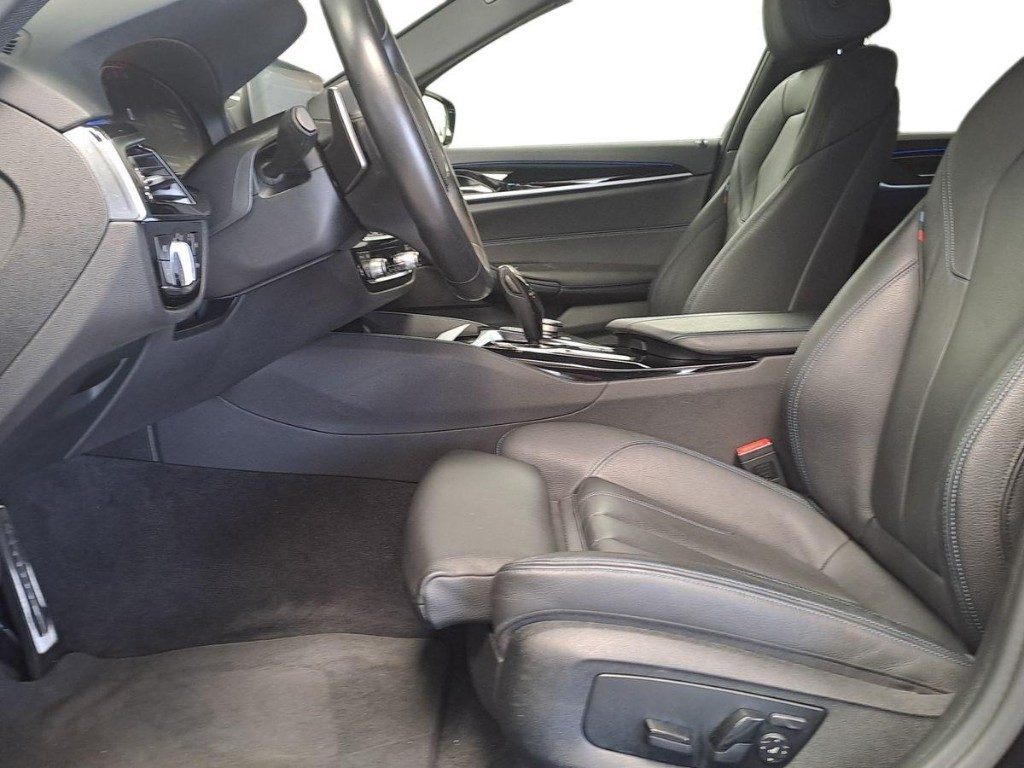 BMW 530 d xDrive 249CV Touring Msport Aut. - 9