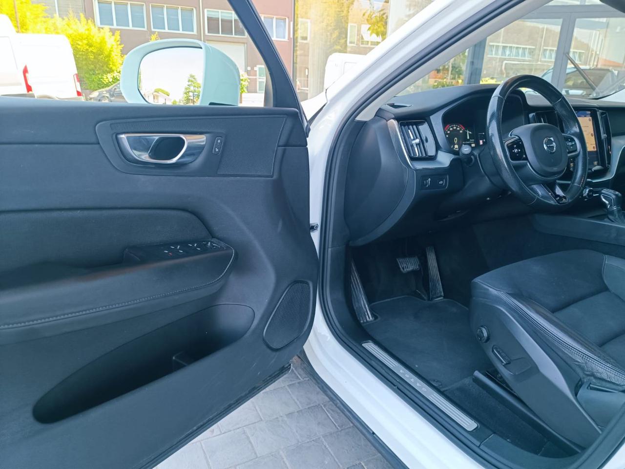 VOLVO XC60 D4 AWD Geartronic Business - 21