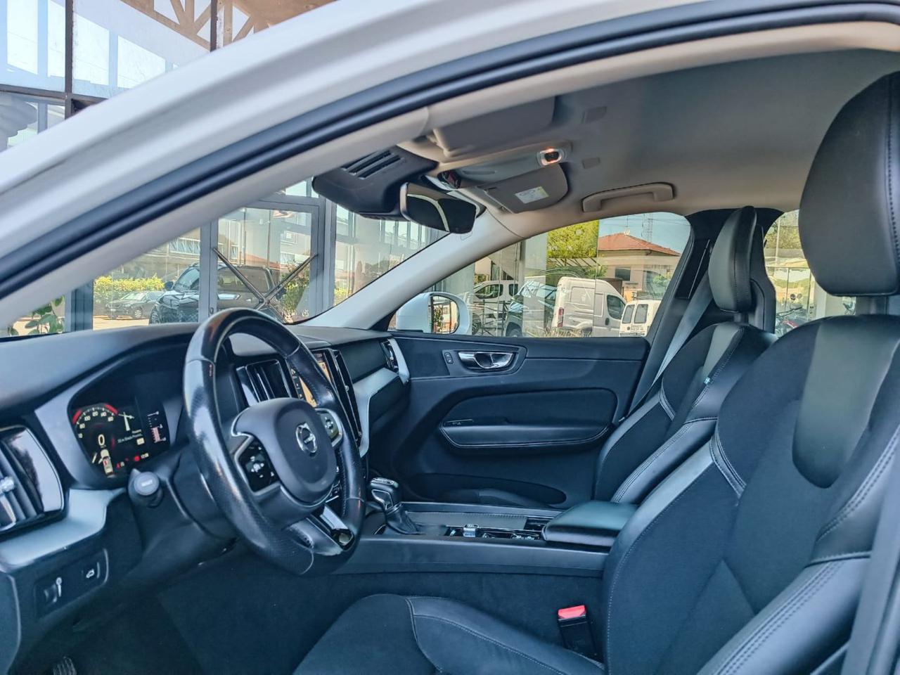 VOLVO XC60 D4 AWD Geartronic Business - 23