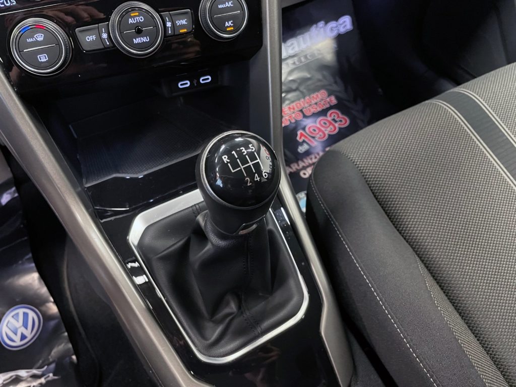 VOLKSWAGEN T-Roc 1.5 TSI STYLE - 28