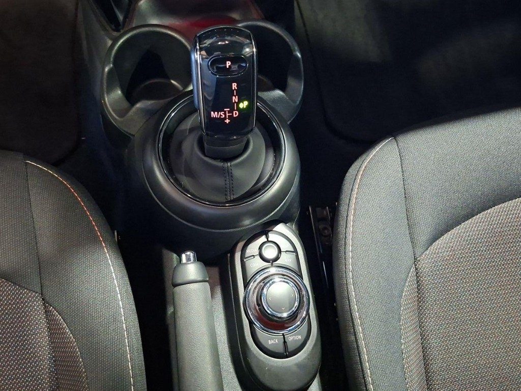 MINI Cooper 1.5 Cooper Camden 5 porte Aut. - 12