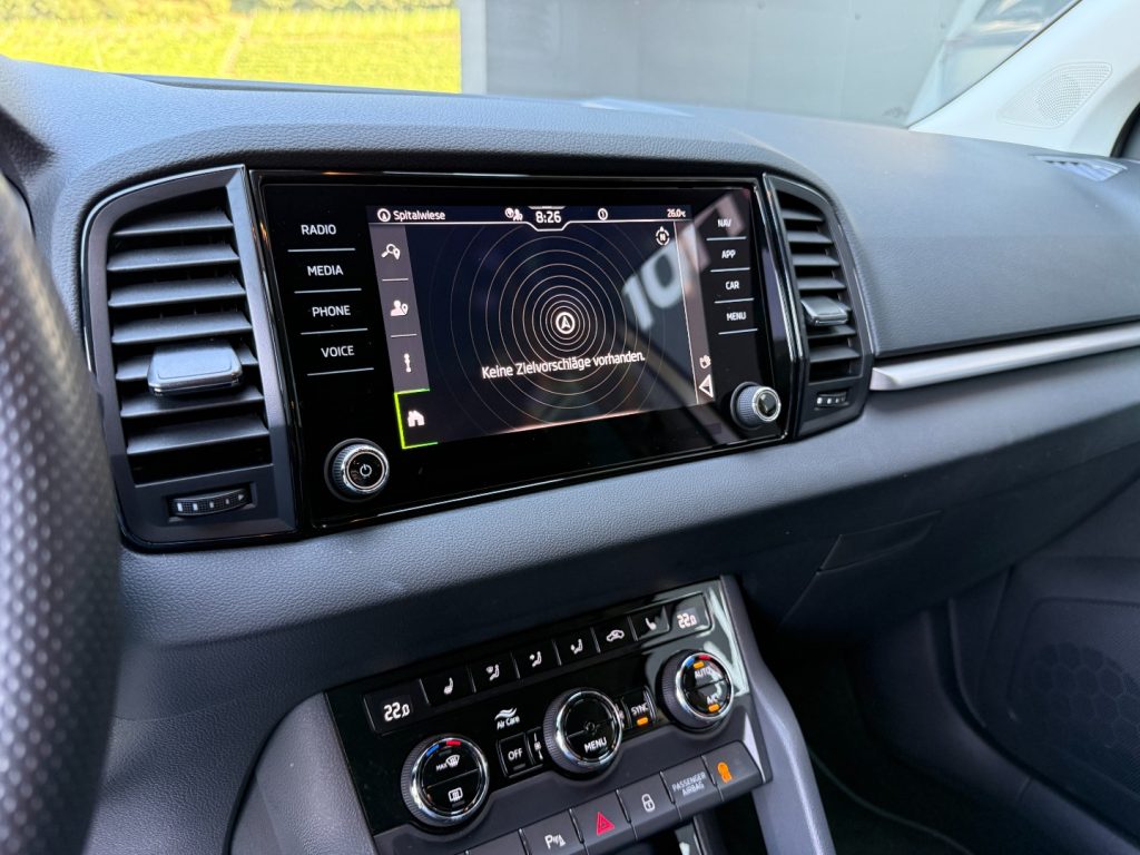 SKODA Karoq 2.0 TDI 4x4 DSG Selection LED ACC Camera Travel - 16
