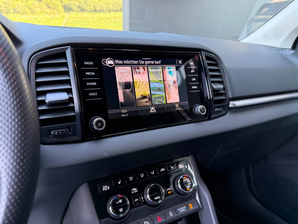 SKODA Karoq 2.0 TDI 4x4 DSG Selection LED ACC Camera Travel - 19