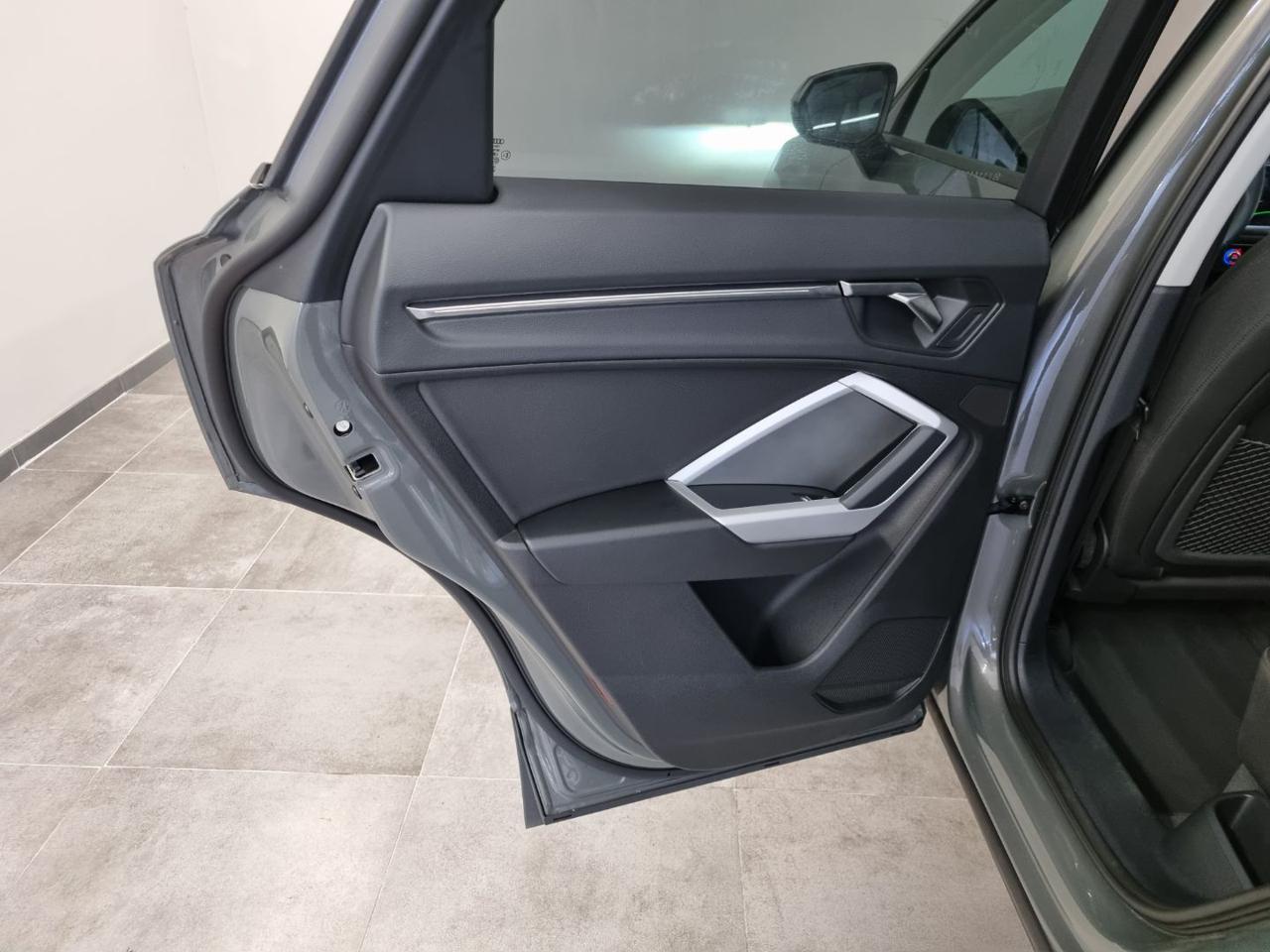 AUDI Q3 35 TFSI S tronic Business - 21