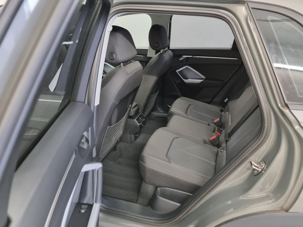 AUDI Q3 35 TFSI S tronic Business - 10