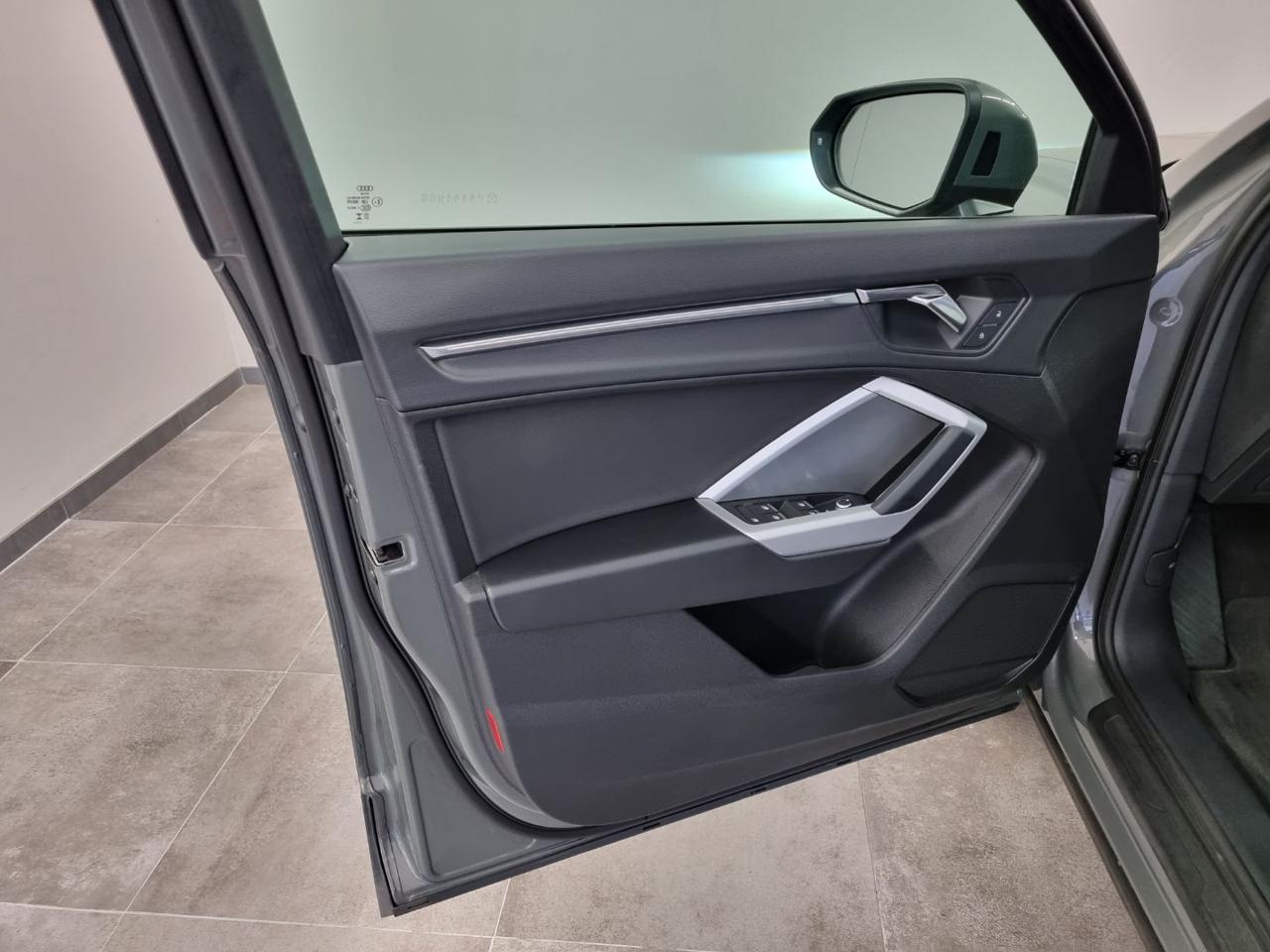 AUDI Q3 35 TFSI S tronic Business - 18