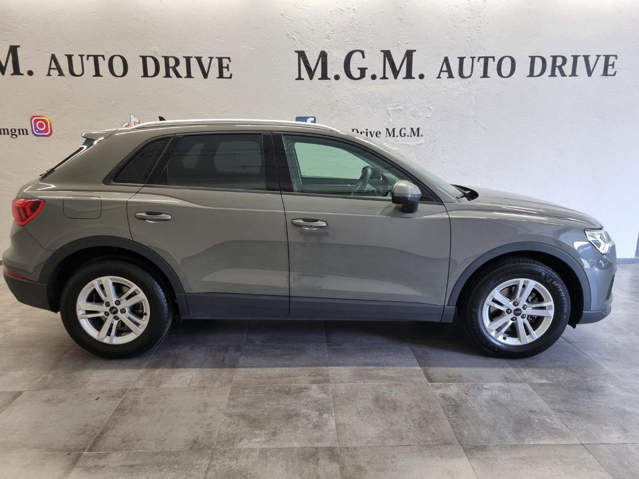 AUDI Q3 35 TFSI S tronic Business - 4