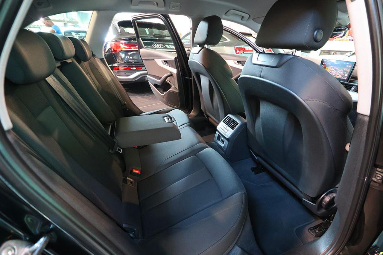 AUDI A4 30 TDI Avant S-Tronic S-Line - 19