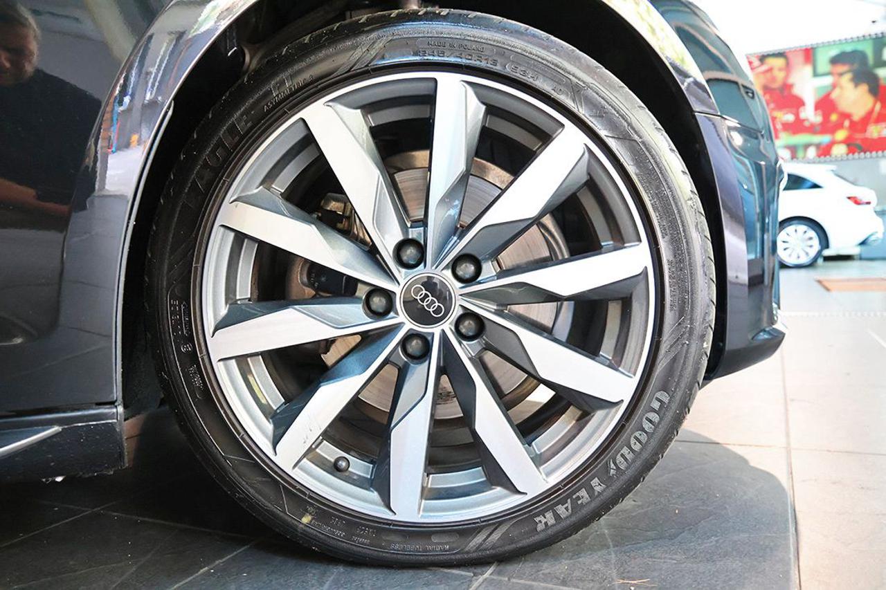 AUDI A4 30 TDI Avant S-Tronic S-Line - 6