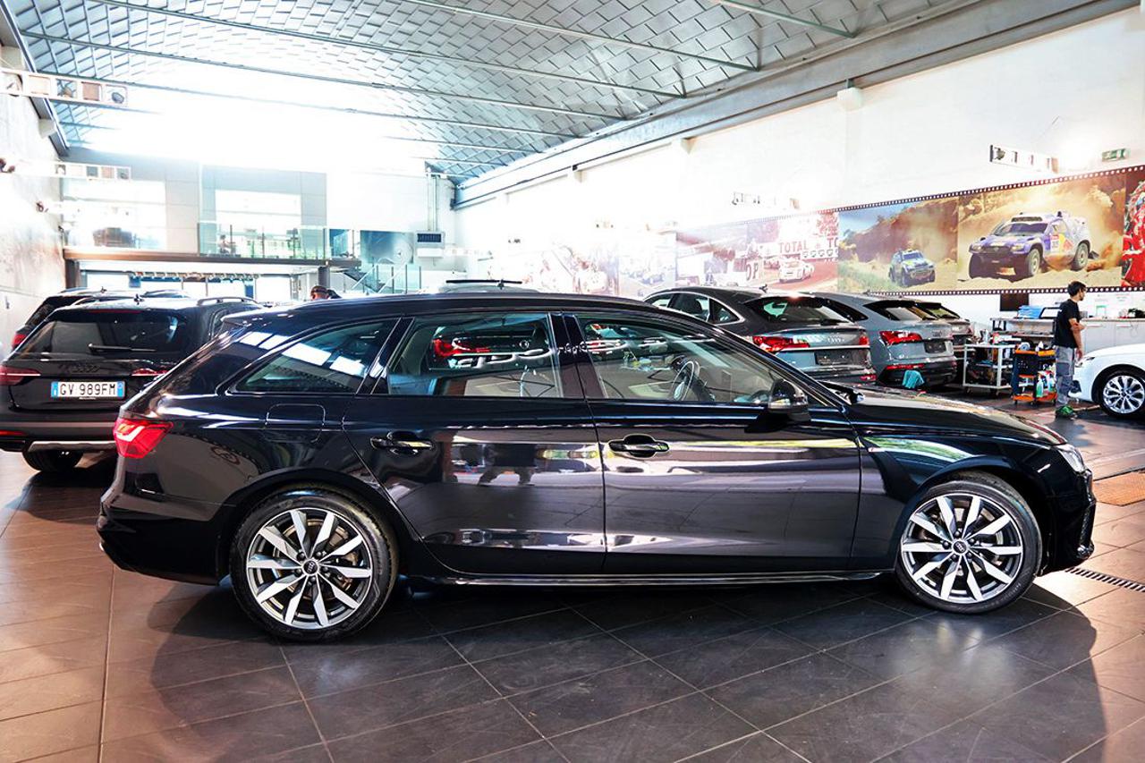 AUDI A4 30 TDI Avant S-Tronic S-Line - 10
