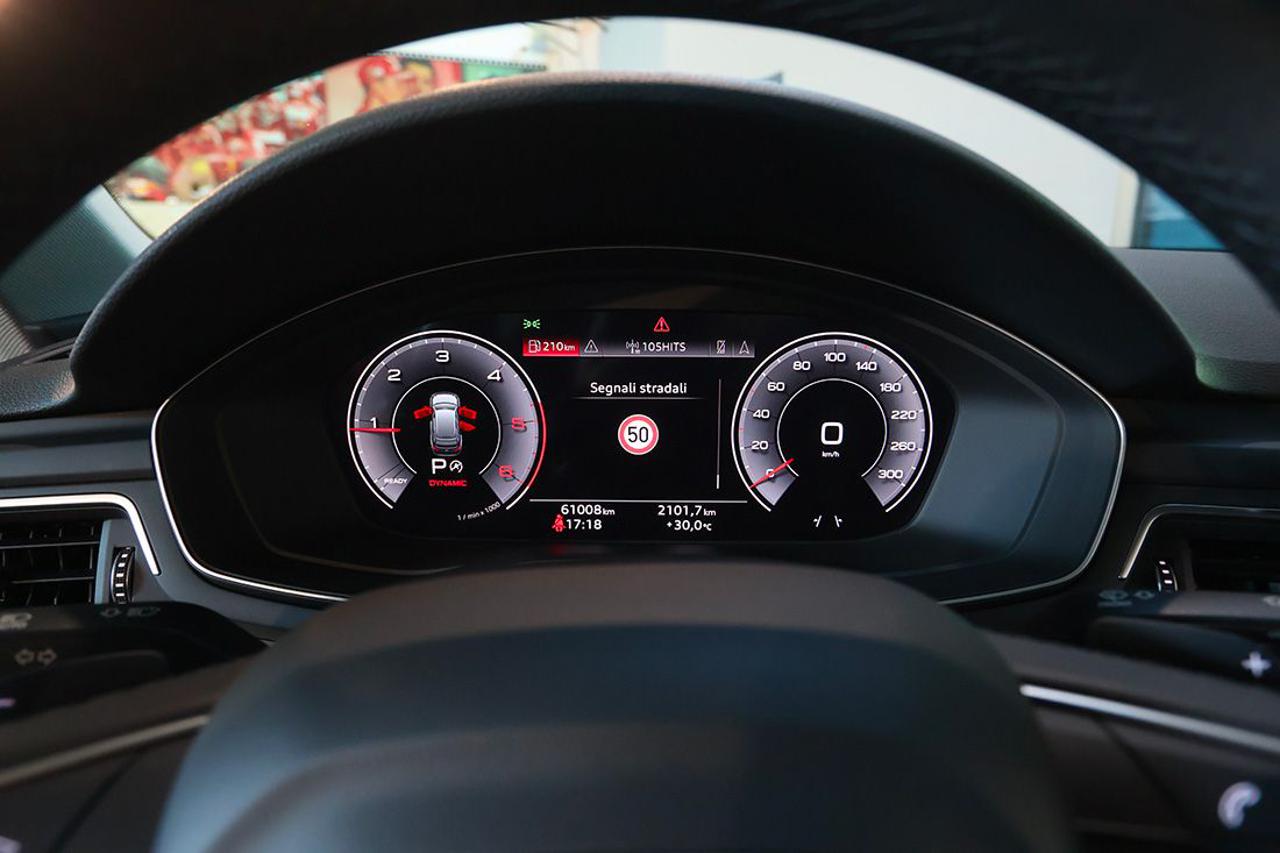 AUDI A4 30 TDI Avant S-Tronic S-Line - 32