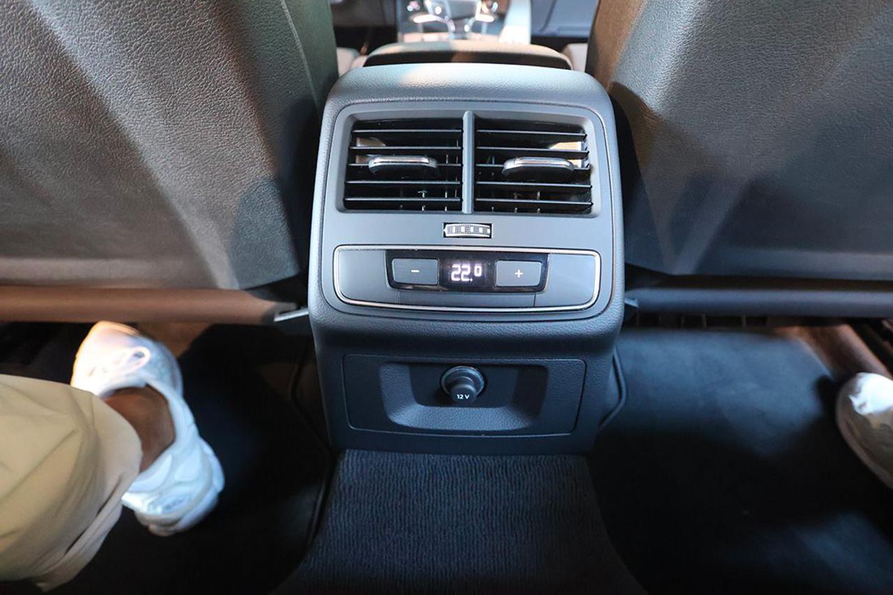 AUDI A4 30 TDI Avant S-Tronic S-Line - 42