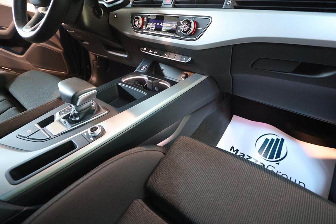 AUDI A4 30 TDI Avant S-Tronic S-Line - 36