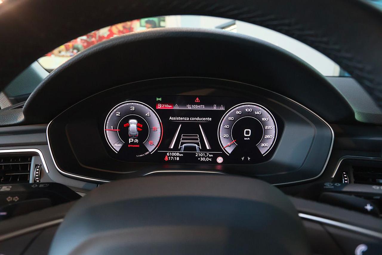AUDI A4 30 TDI Avant S-Tronic S-Line - 33