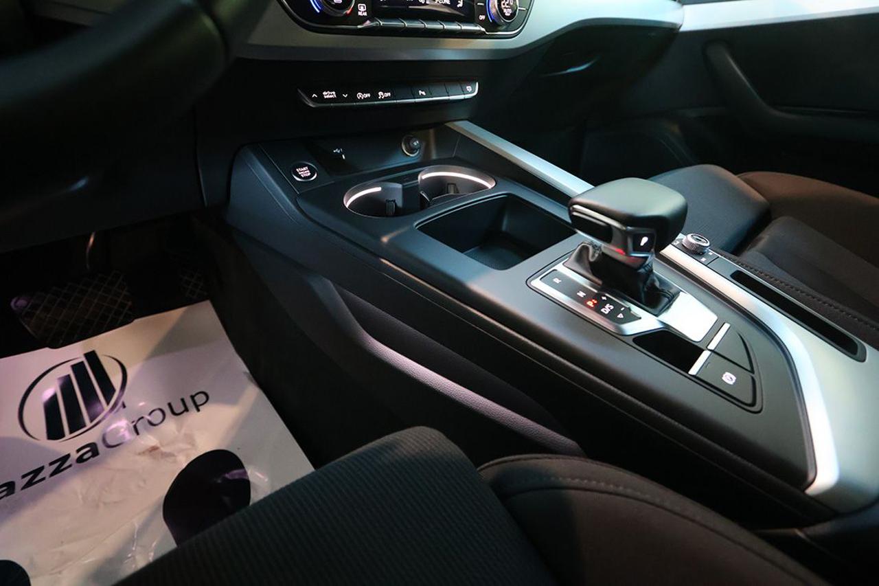 AUDI A4 30 TDI Avant S-Tronic S-Line - 38