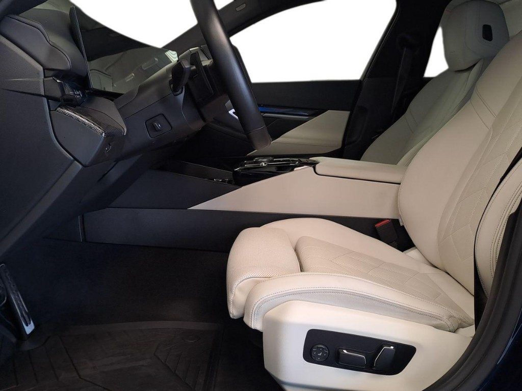 BMW i5 M60 Msport Pro + Tetto Panorama - 10