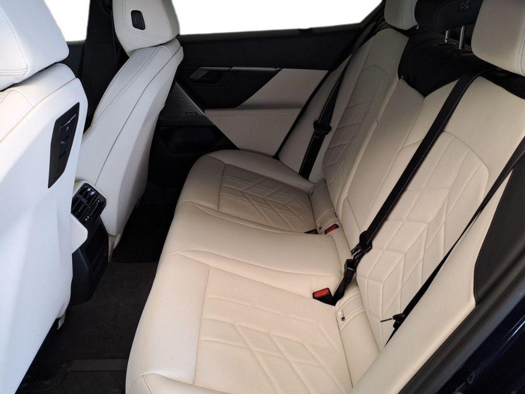 BMW i5 M60 Msport Pro + Tetto Panorama - 11