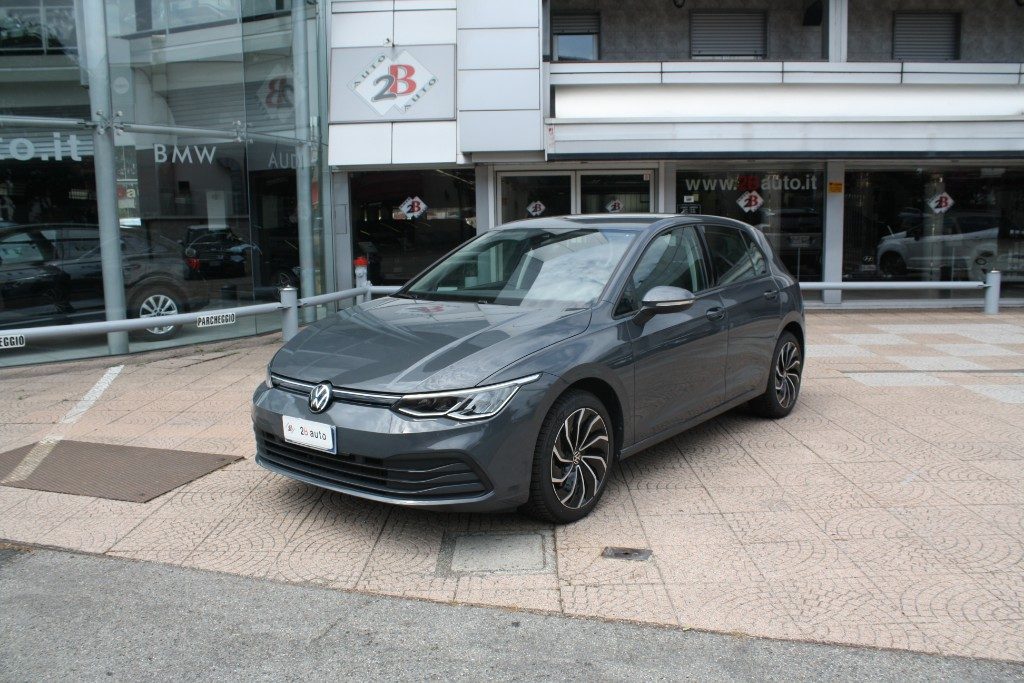 2B Auto ||| VOLKSWAGEN Golf 1.0 eTSI EVO DSG Life in vendita a Nova Milanese