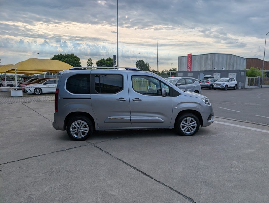 TOYOTA Proace City Verso 1.5D 100 CV S&S Short D Lounge - 4