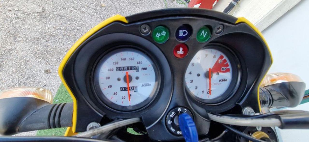 KTM 640 Duke 2 - 7