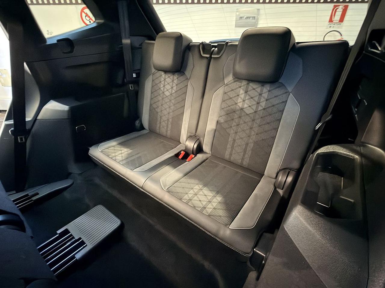 VOLKSWAGEN Tiguan Allspace 2.0 TDI SCR DSG R-Line - 22
