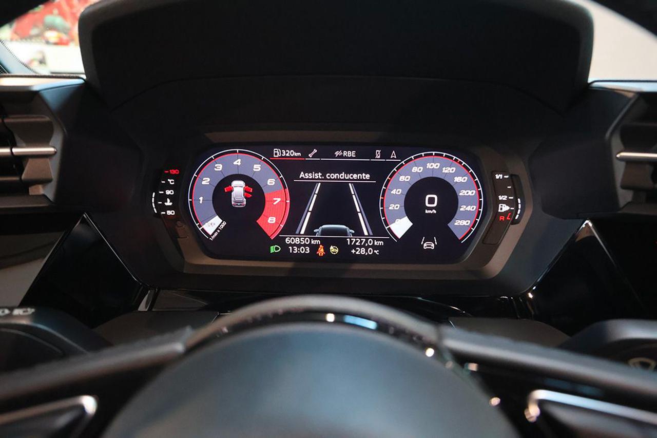 AUDI A3 30 TFSI Sportback Business Advanced - 28