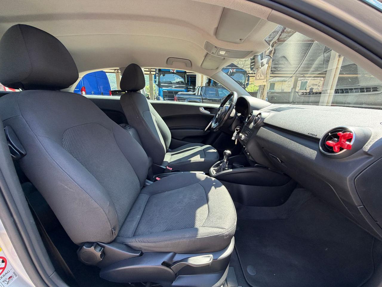 AUDI A1 1.6 TDI 105 CV Ambition - 9