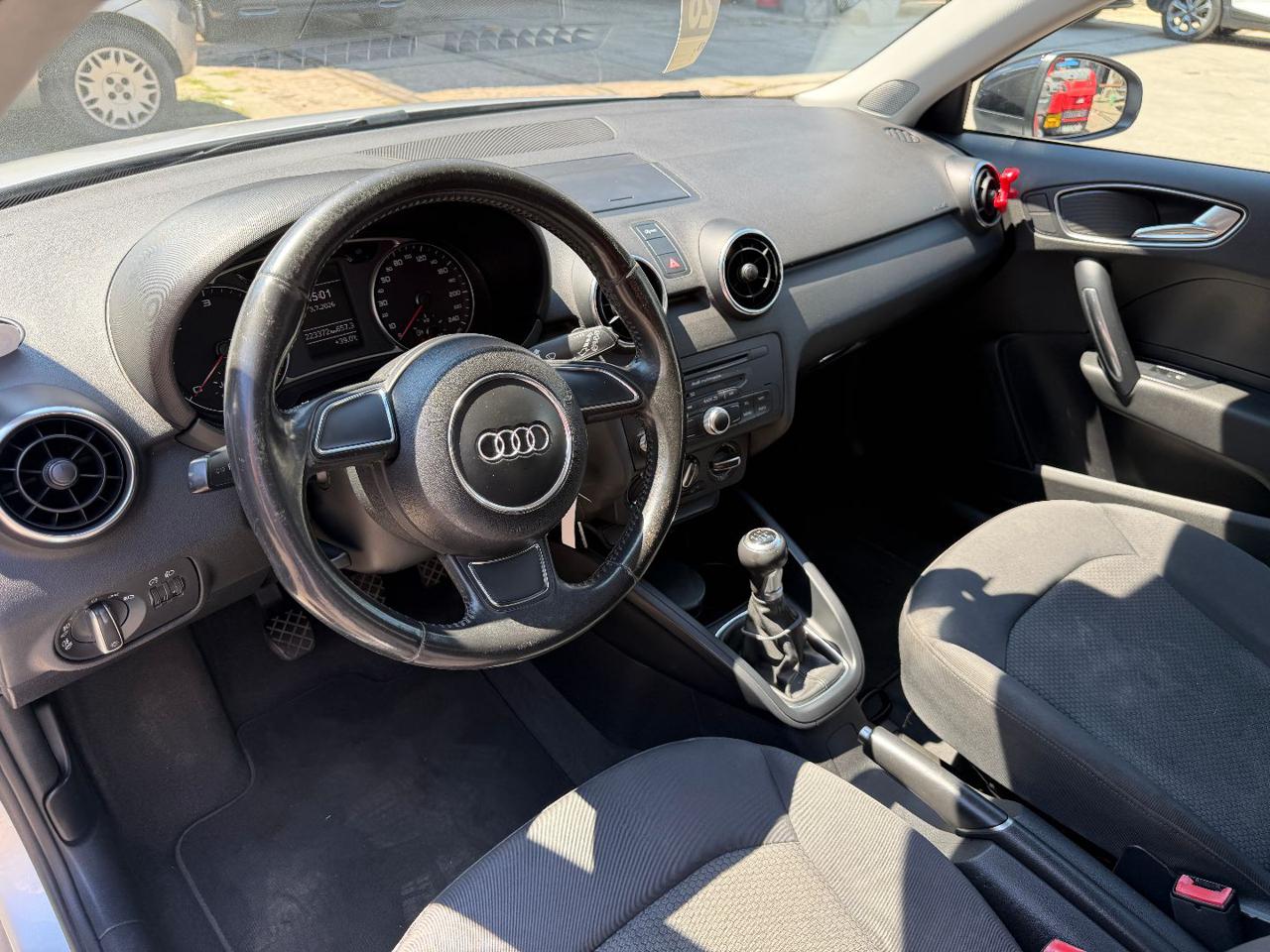 AUDI A1 1.6 TDI 105 CV Ambition - 13