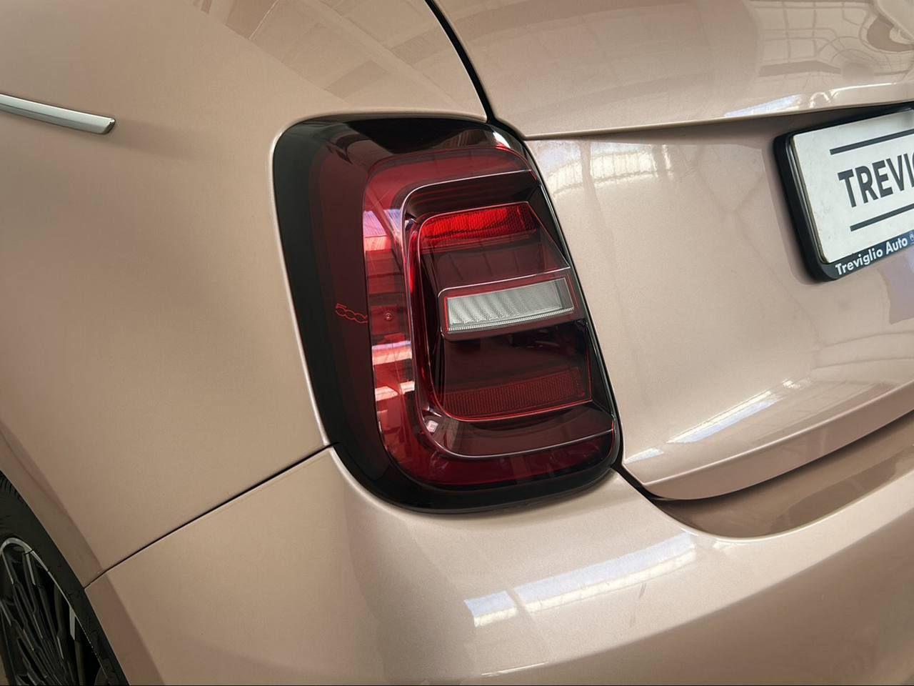 FIAT 500e Berlina 42 kWh La Prima 320 Km autonomia - 33