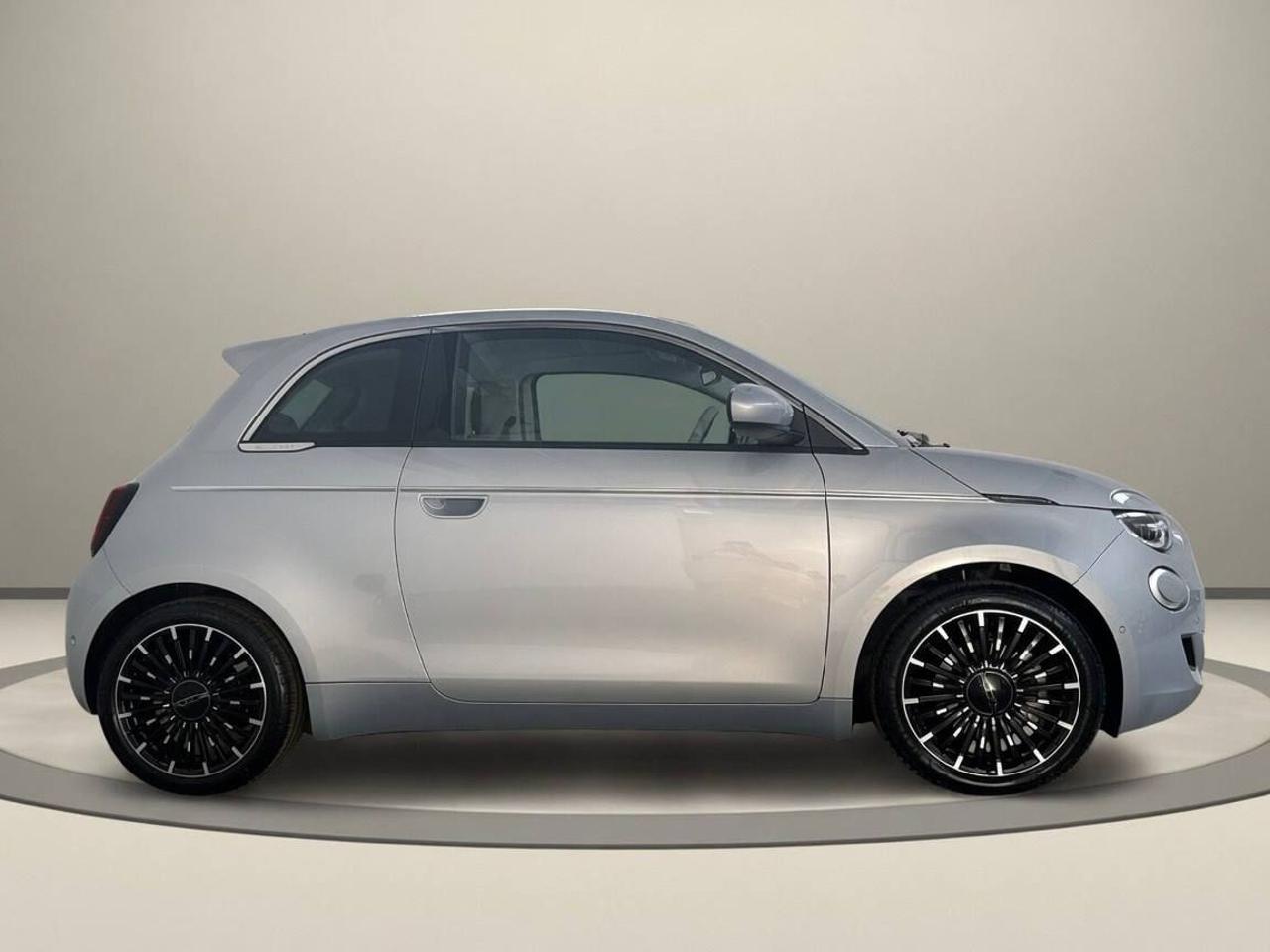FIAT 500e Berlina 42 kWh La Prima 320 Km autonomia - 4