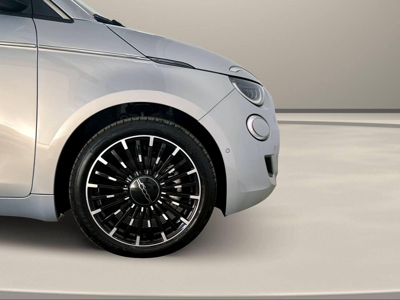FIAT 500e Berlina 42 kWh La Prima 320 Km autonomia - 44