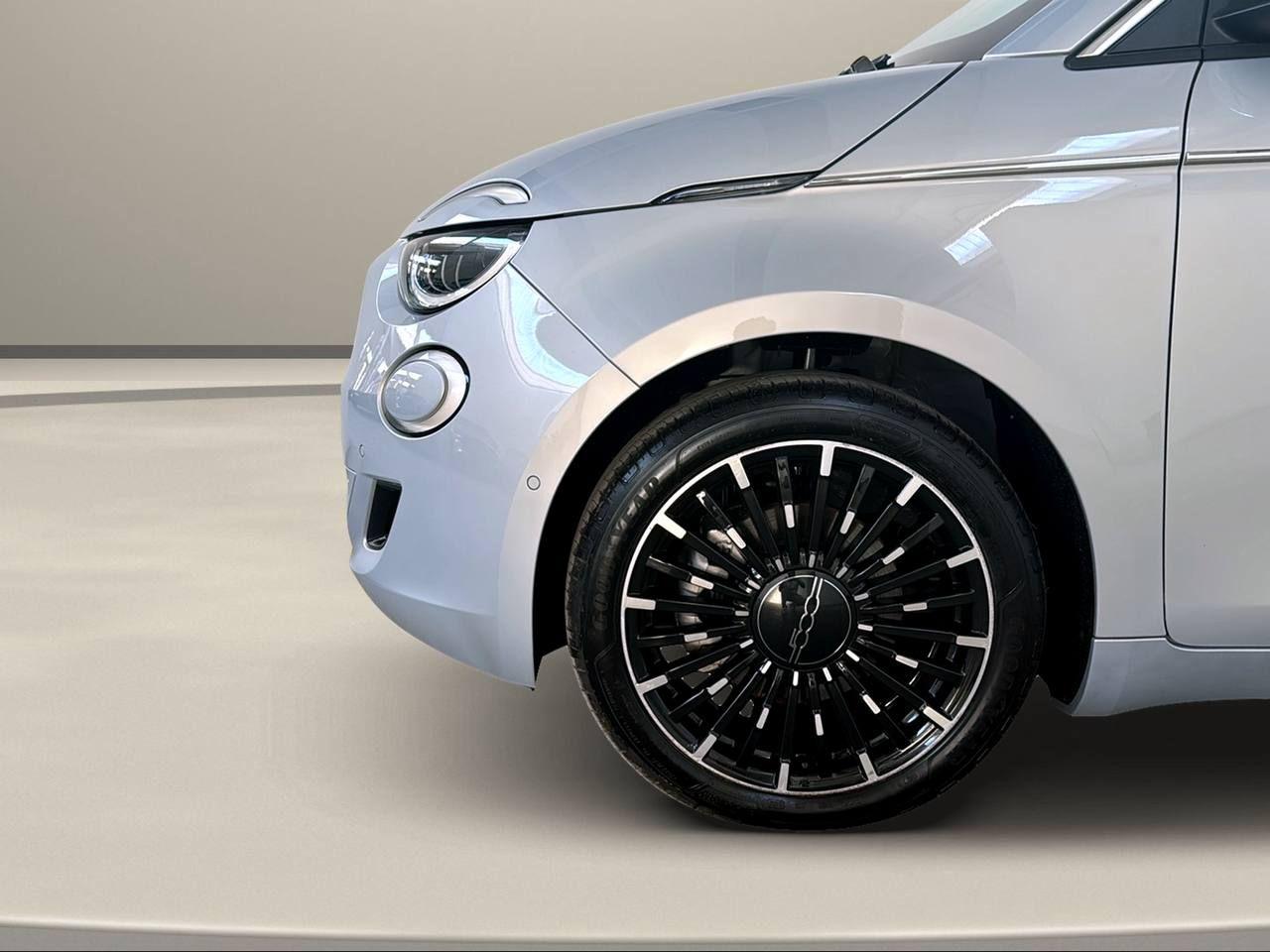 FIAT 500e Berlina 42 kWh La Prima 320 Km autonomia - 43