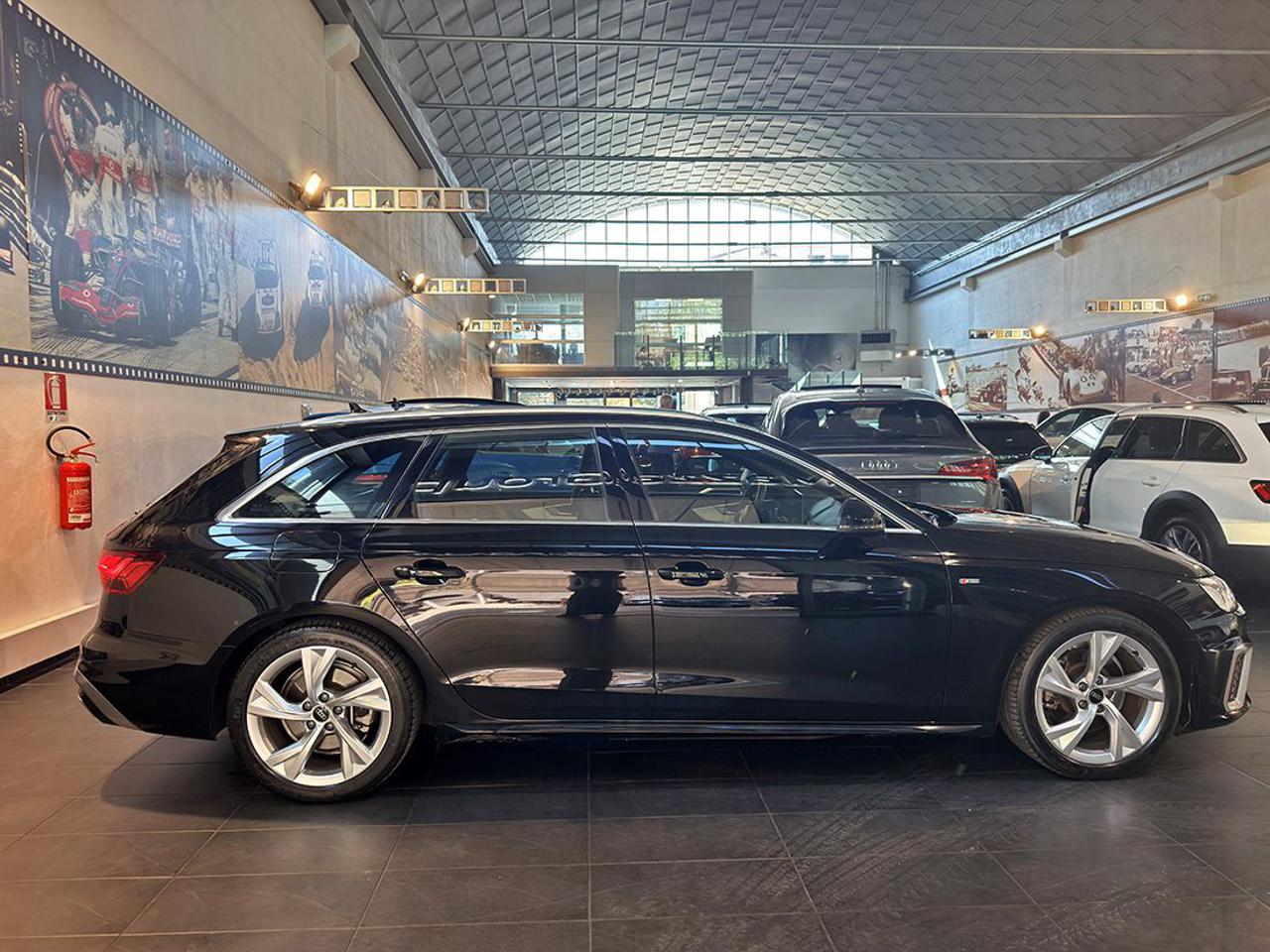 AUDI A4 35 TDI Avant S-Tronic S-Line - 2