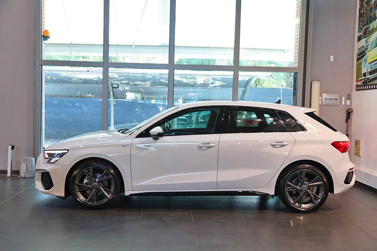 AUDI A3 30 TDI Sportback S-Tronic S-Line - 3